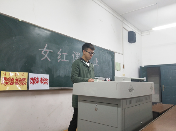 邓志伟主持此次女红课结业