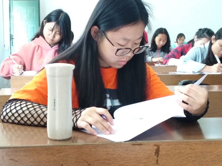 参赛者进行答题