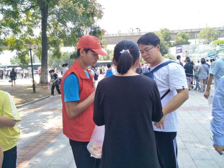 志愿者提供咨询服务